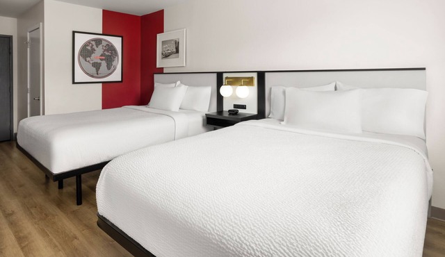 Clean 2 Queen-Bed Room in York just off I-83 Harrisburg Hershey