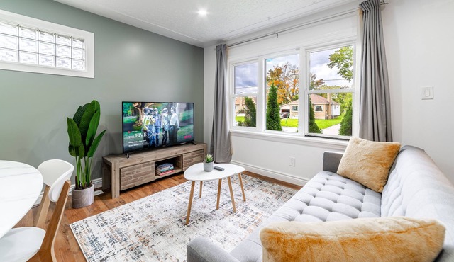 🌱Clean 3 bdrm 🌱 1GBPS wifi 🌱 2 workstations