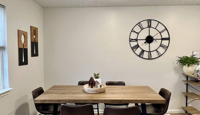 Clean 3 bedroom, 2.5 bathroom townhouse within minutes of the Ark Encounter!