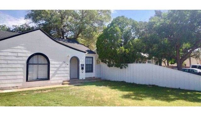 Clean 3 BR 2BA White House Near TTU & UMC