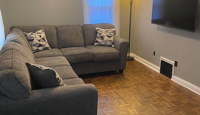 Clean 3BR Near Notre Dame & New Carlisle, Sleeps 6,nThe Leprechaun's Lair