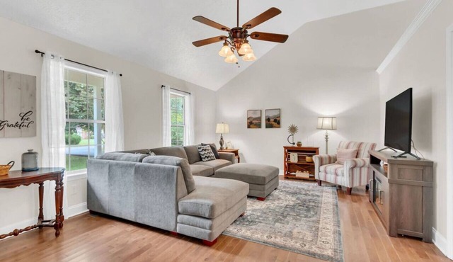 Clean 3BR · Quiet Block · Backyard with Hoop