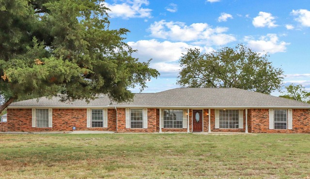 Clean 4-bedroom Ranch on 2 Acres Near City