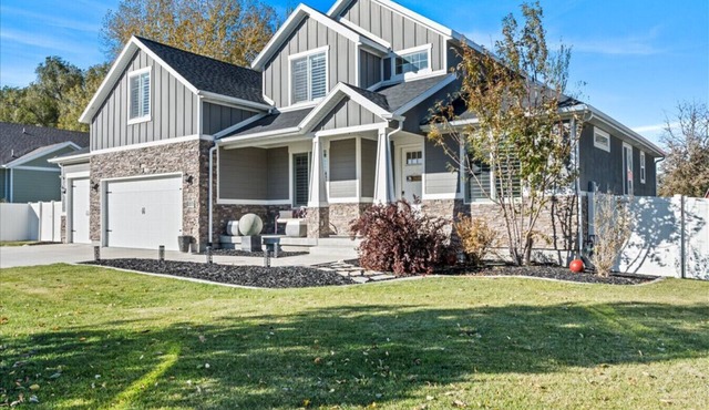 Clean 7 Bedroom, Gym, Sauna, Hot Tub, Game Room