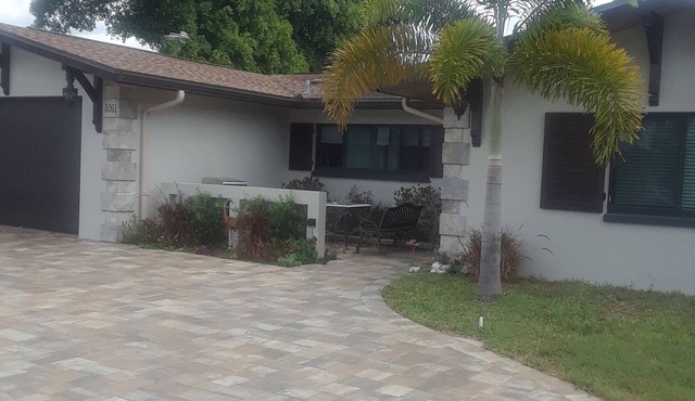 Clean affordable Vac. rental suite 2 miles to beachn3 priv, rms. Liv, Bed, Bath