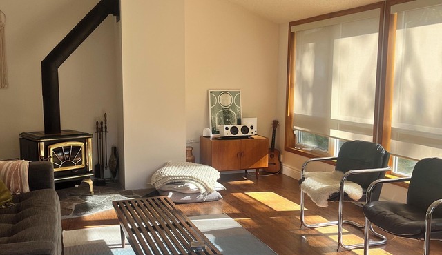 clean all seasons cottage & pet friendly close to beaches