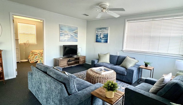 CLEAN AND BRIGHT BEACHFRONT COTTAGE. PERFECT FOR SMALL FAMILIES!