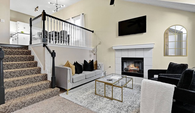 Clean and Chic Home In Overland Park