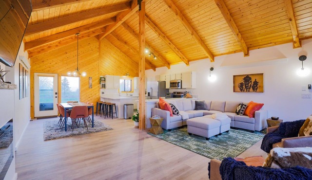 Clean and Chic Mountain Home w/Stunning Teton Views