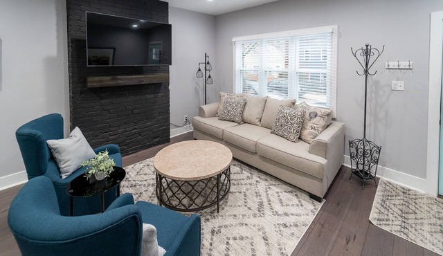 Clean and comfortable 3BR home in the South Side neighborhood