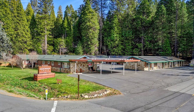 Clean and Comfortable Lodge Room 18 with Extra Amenities (queen, pet-friendly)