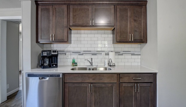Clean and Comfortable Ranch near 80/94/65 Refinery