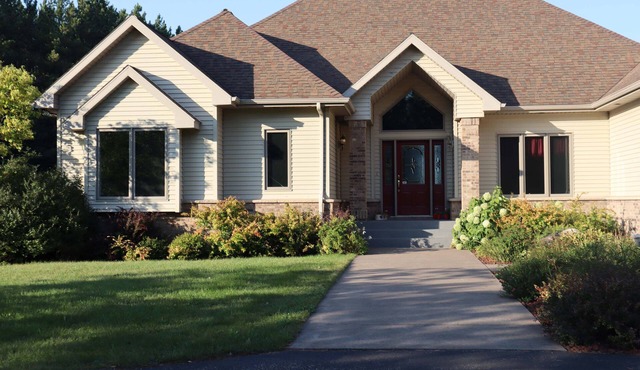 Clean and Comfortable Up-Scale Home in Country Setting