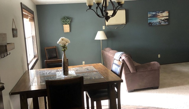 Clean and Comfy! 2 Bedrooms!