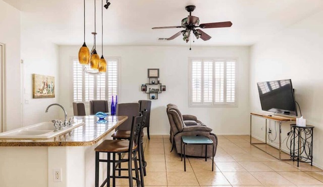 Clean and Comfy 4BRM PHX Home with Putting Green!