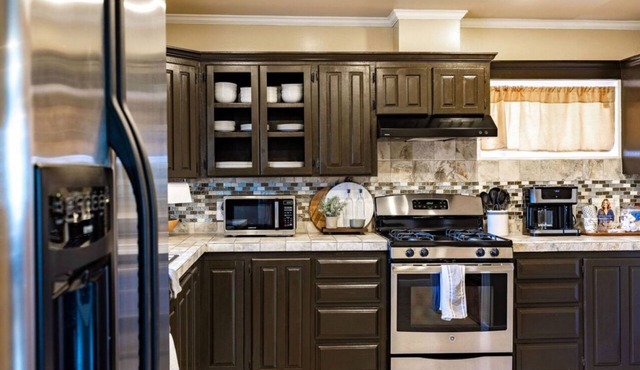 Clean and Comfy! Close to everything including the EXPO! Hot tub too!