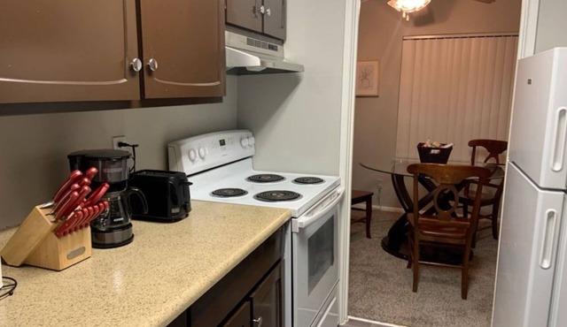 Clean and Cozy Apartment 5 minutes from Lambert Airport and UMSL