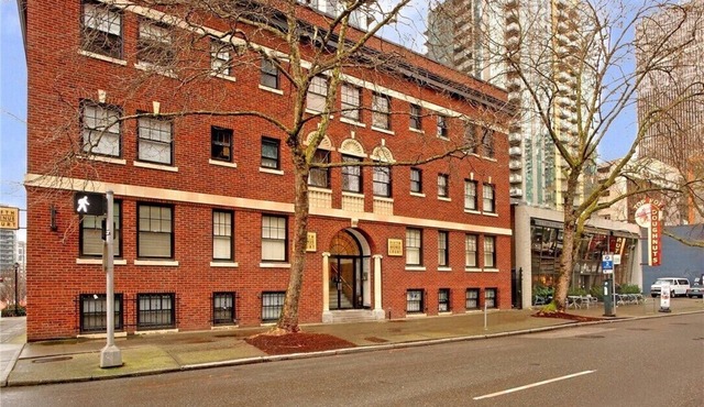 Clean and Cozy Belltown Condo in the heart of the Seattle