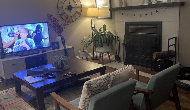 Clean and cozy Full 3 bedroom home