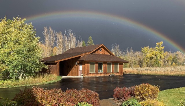 Clean and cozy home with great amenities and amazing views.