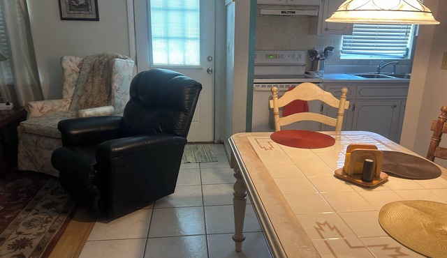 Clean and Cozy in downtown Sebring