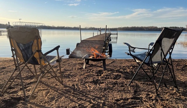 Clean and Cozy Lakefront cabin on Ida Lake