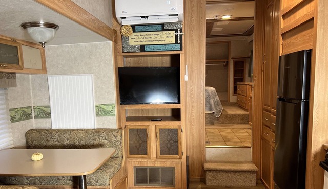Clean and cozy with all the comforts of home!