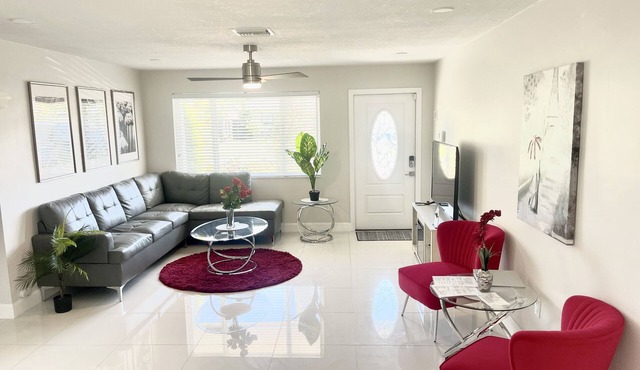 Clean and modern 2BR/2Bath Jacuzzi home, beautiful Patio, minutes from the beach