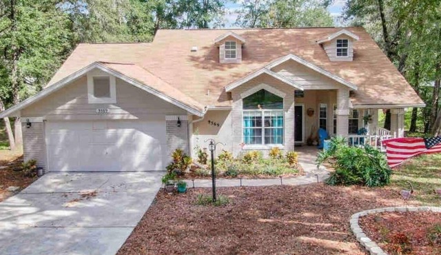 Clean and modern home, sparkling heated pool, near river