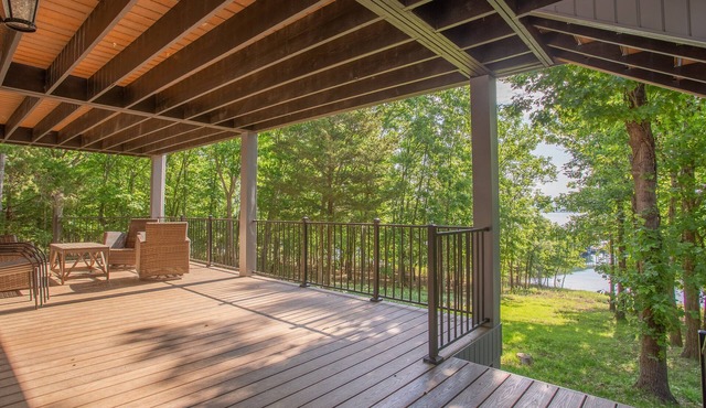 Clean and Modern Private 4 BD Lakeside Home! A Vacation to Remember Forever!
