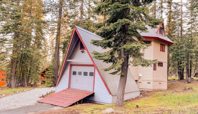 Clean and Peaceful Cabin with Wifi Near Lakes
