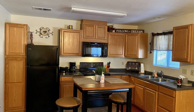 Clean and peaceful cottage in Sonora near Phoenix Lake Golf Grove