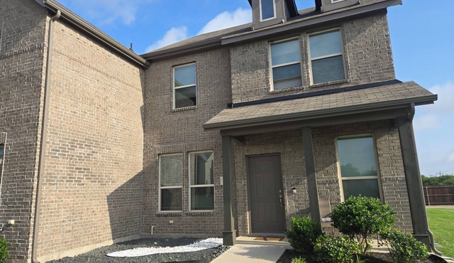 Clean and Peaceful Enjoyable house with AC in charming Crowley, DFW Tx