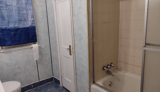 Clean and Quiet 3-bedroom house for NON-Smokers only