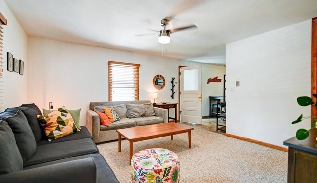 Clean and spacioius flat in great location near Epic and downtown Verona!