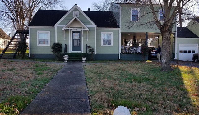 Clean and spacious house in downtown Fayetteville