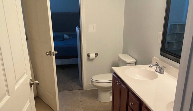 Clean and Spacious-2 bedroom apartment!