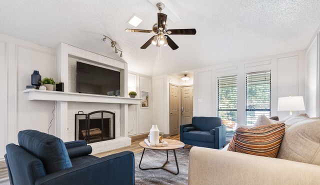 Clean and Stylish Carrollton Home! Great Location