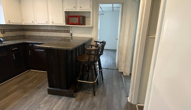 Clean apartment - 5 miles from Boston