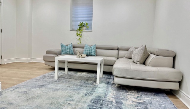 Clean Basement Suite | 1BR + 1FWR +LR + Kitchen near Ontario Lake & Hwy 412/401