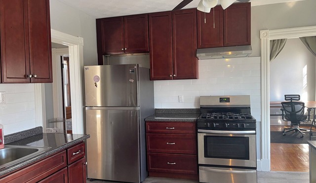 Clean, Bright, beautiful view, comfortable stay, close to Park, Hospital, HW,DT.