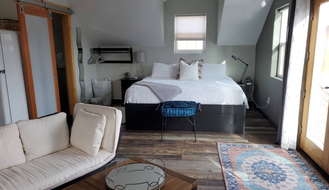 Clean, Bright, Private Studio Apt. in Downtown Golden