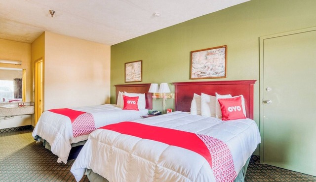 Clean Budget Room Near Grenada Dining + Queen Beds, Pet Friendly & Parking