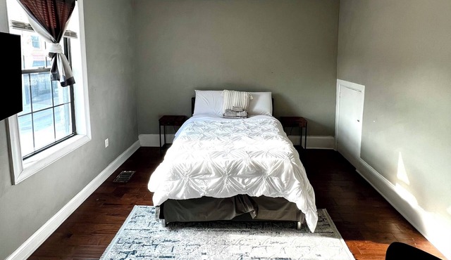 Clean & Central Pittsburgh Retreat Cozy + Highly Walkable!