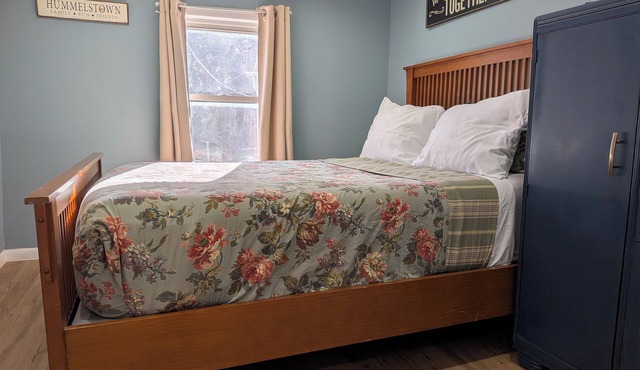 Clean, centrally-located 1-bedroom apartment in charming Hummelstown