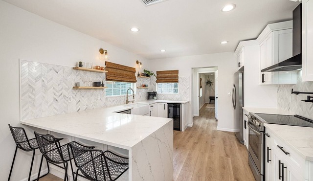 Clean & Centrally located to Busch Gardens USF Tampa Zoo Family & Pet Friendly