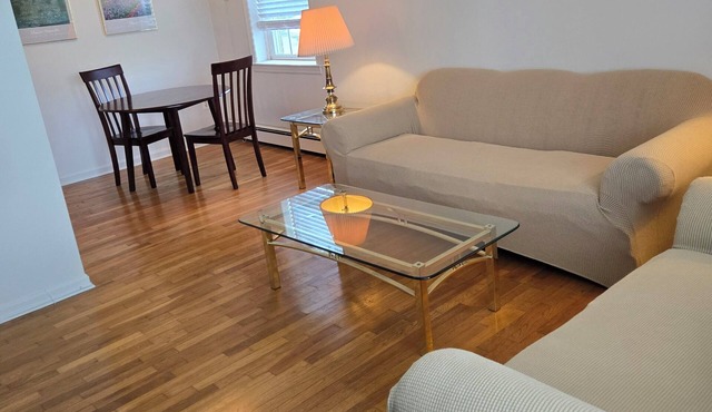 Clean, centrally located and updated condo, close to all NYC airports & MetLife