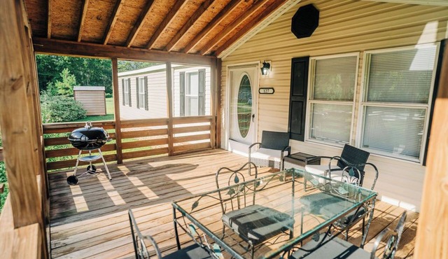 Clean, charming, and spacious 3-bedroom house in Walterboro with WiFi and AC