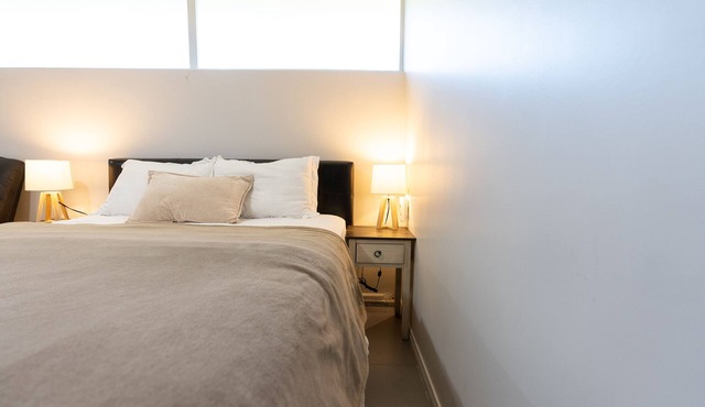 Clean City Studio near DTLA w/Private Yard & FREE Parking