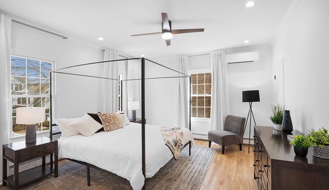 Clean, Classy, Convenient. Montclair's Best Stay! Walk to town and train